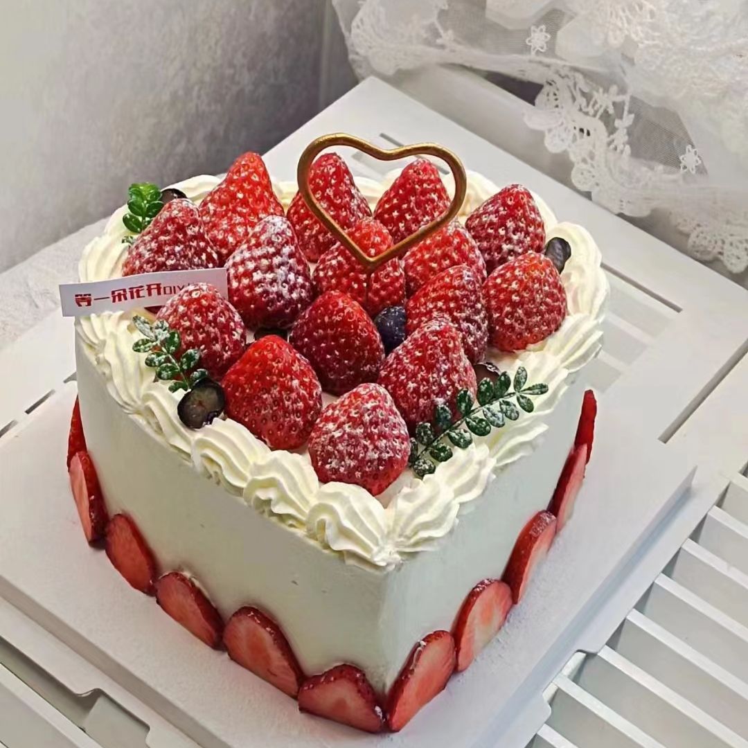 heart shaped cake​