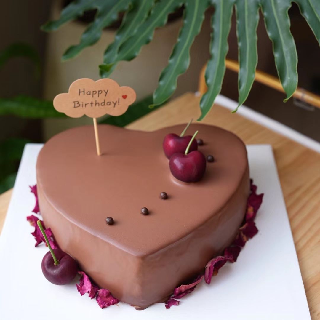 heart shaped cake​