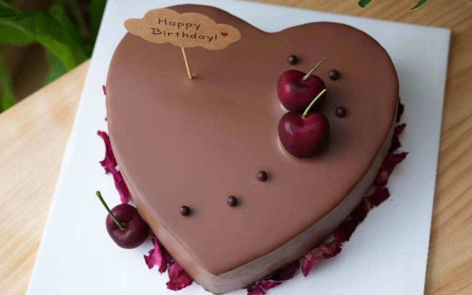 heart shaped cake​