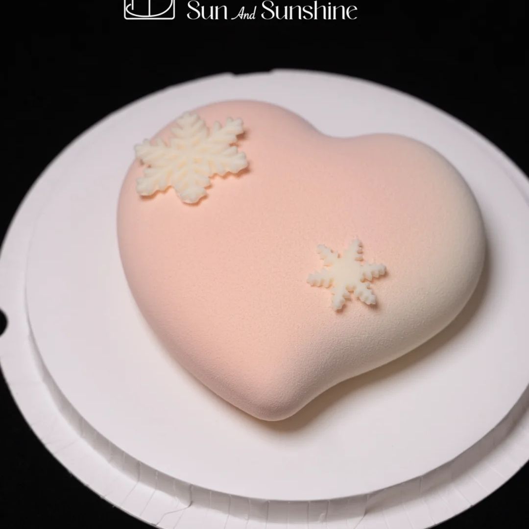 heart shaped cake​