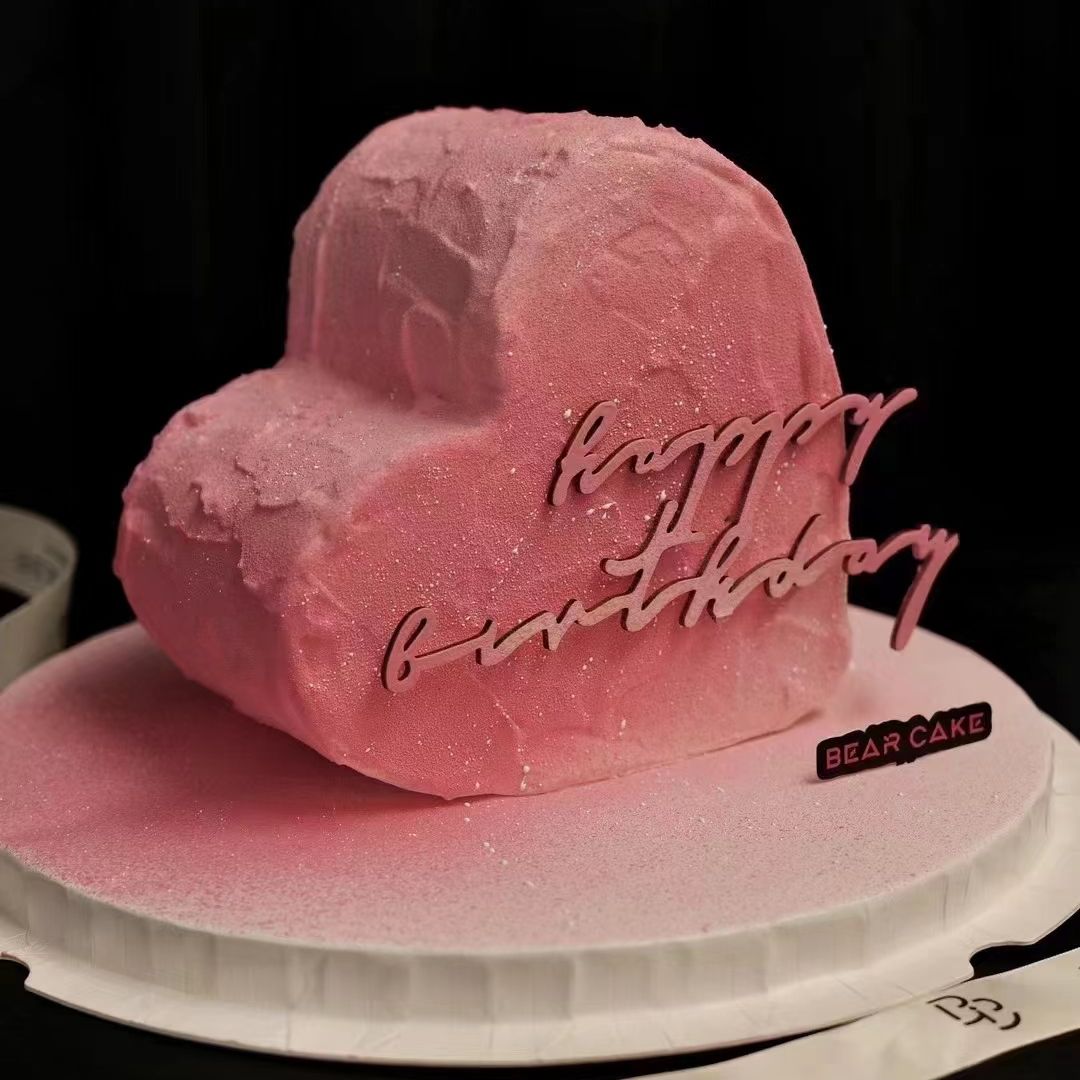 heart shaped cake​