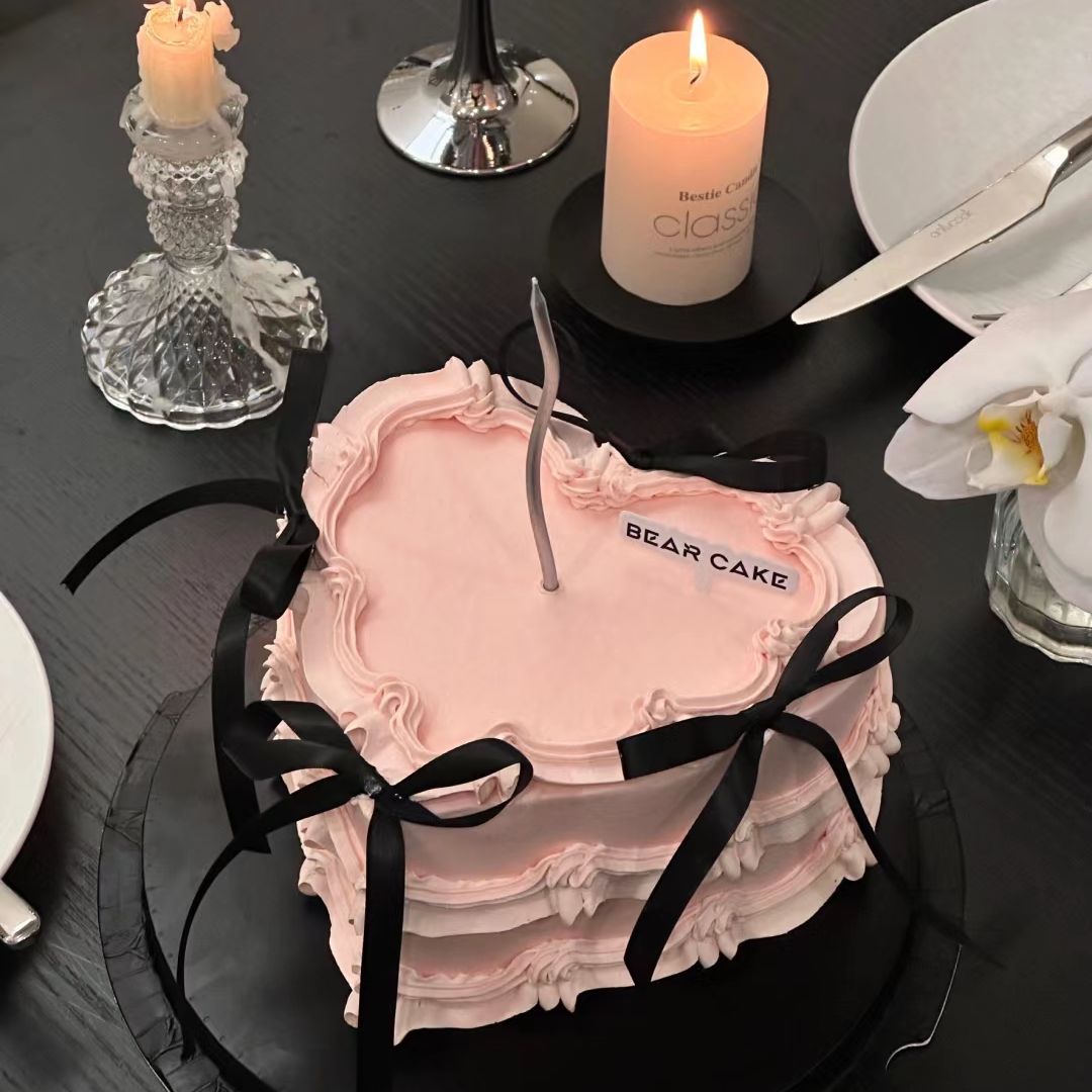 heart shaped cake​