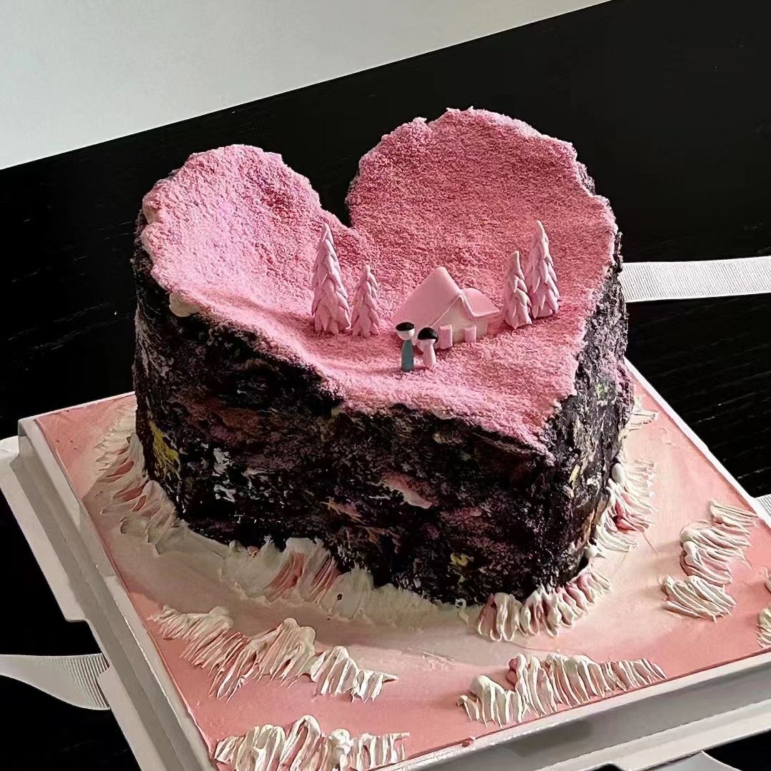 heart shaped cake​
