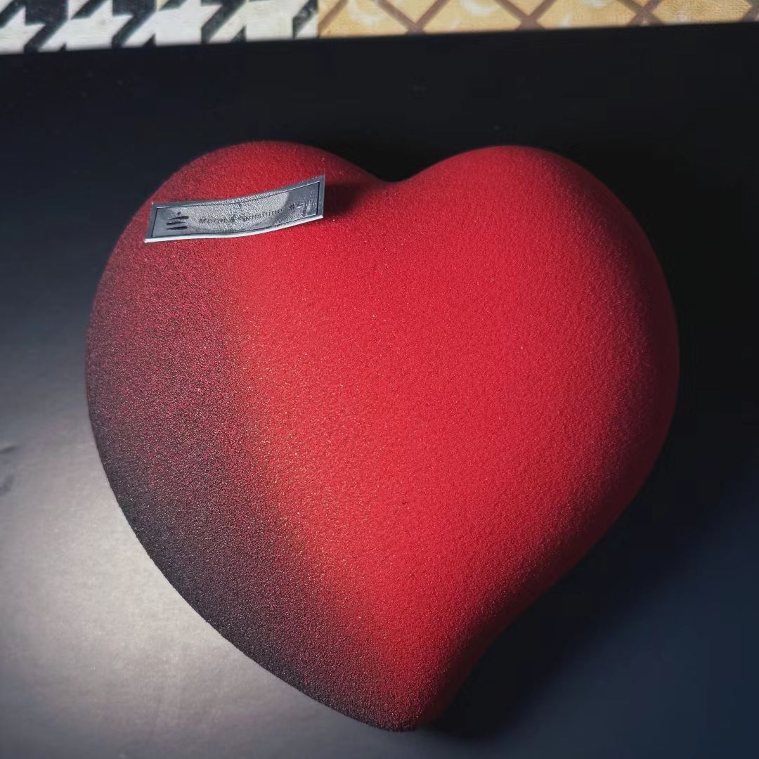 heart shaped cake​