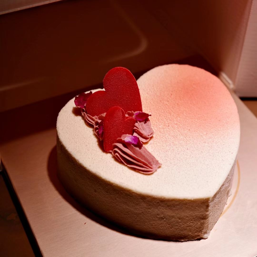 heart shaped cake​