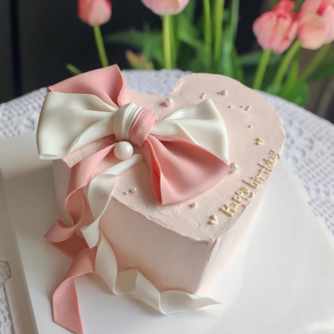heart shaped cake​