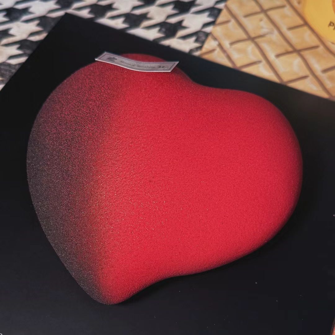 heart shaped cake​
