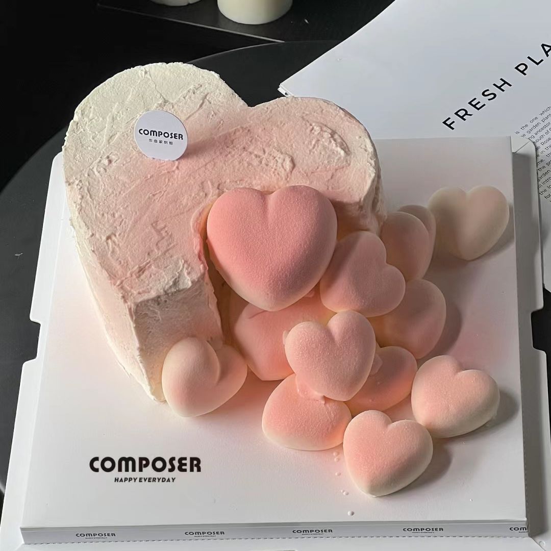 heart shaped cake​