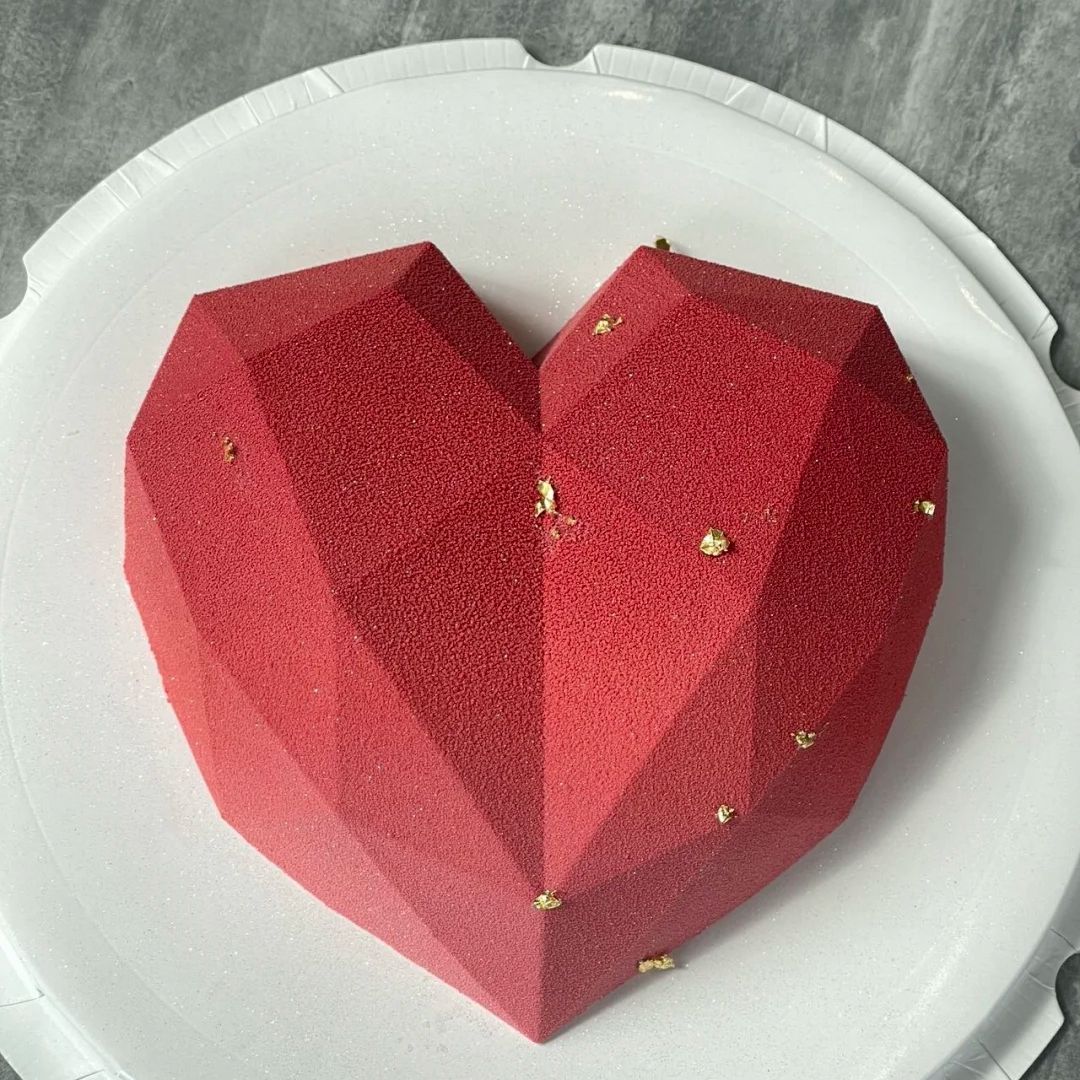 heart shaped cake​